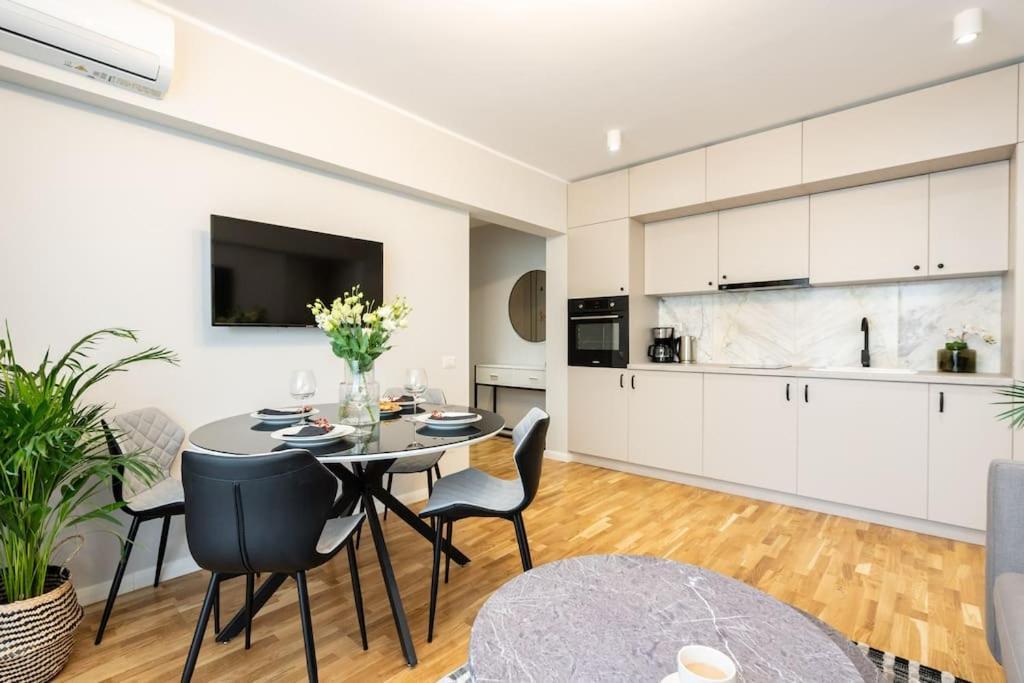 Sunny 2Br Flat - Top Location - Stunning Views Bucarest Esterno foto