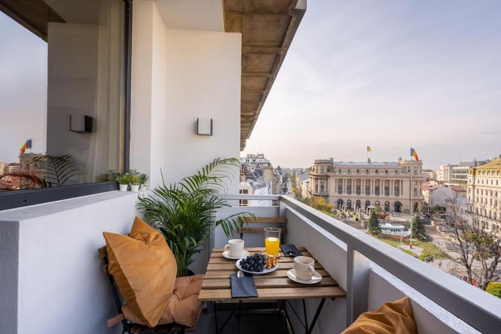 Sunny 2Br Flat - Top Location - Stunning Views Bucarest Esterno foto
