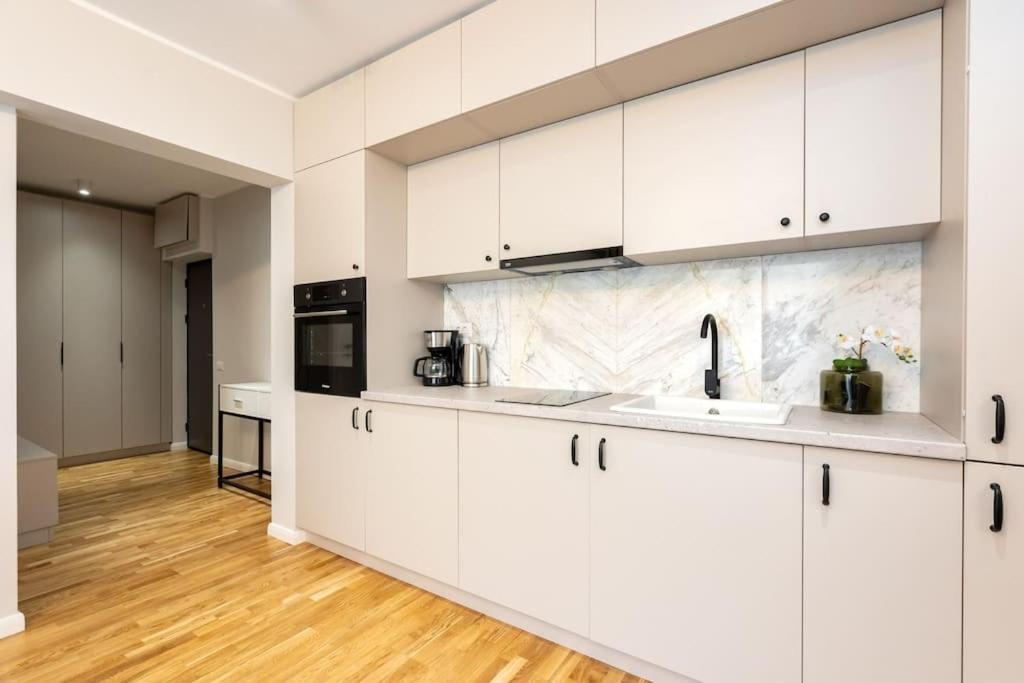 Sunny 2Br Flat - Top Location - Stunning Views Bucarest Esterno foto
