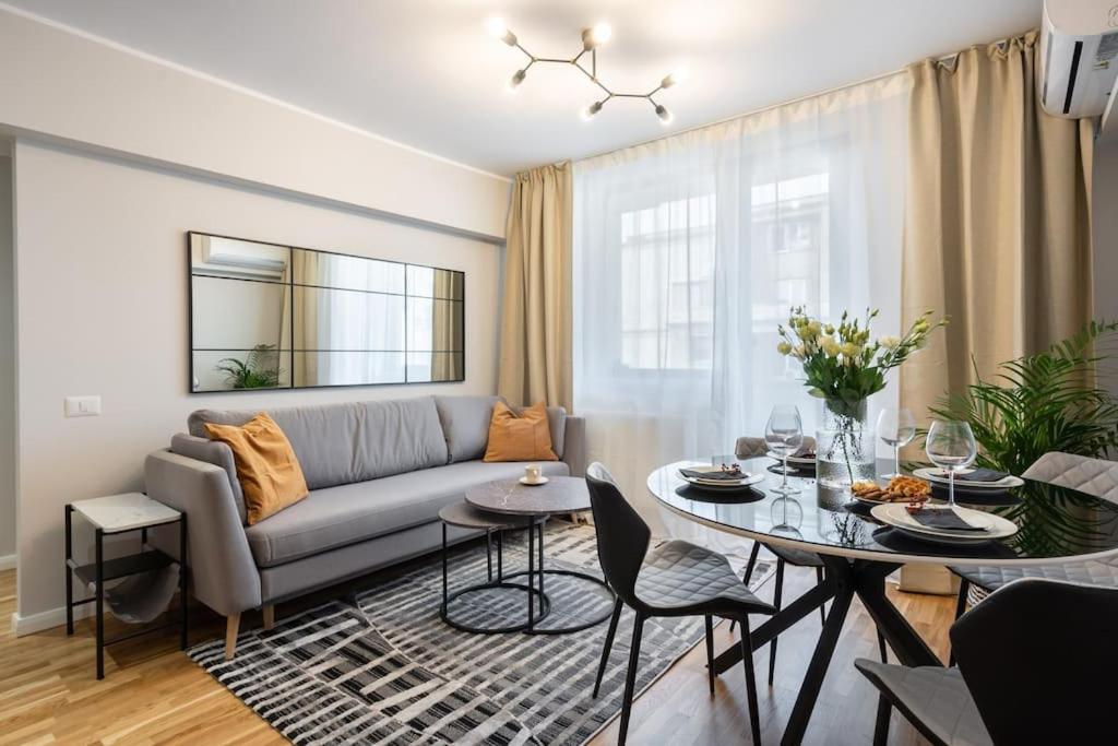 Sunny 2Br Flat - Top Location - Stunning Views Bucarest Esterno foto