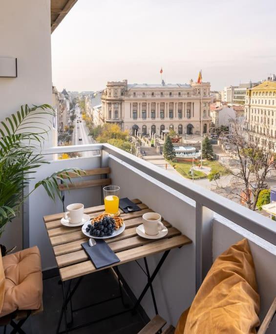 Sunny 2Br Flat - Top Location - Stunning Views Bucarest Esterno foto