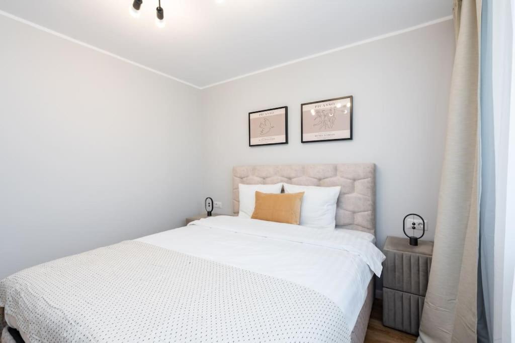 Sunny 2Br Flat - Top Location - Stunning Views Bucarest Esterno foto