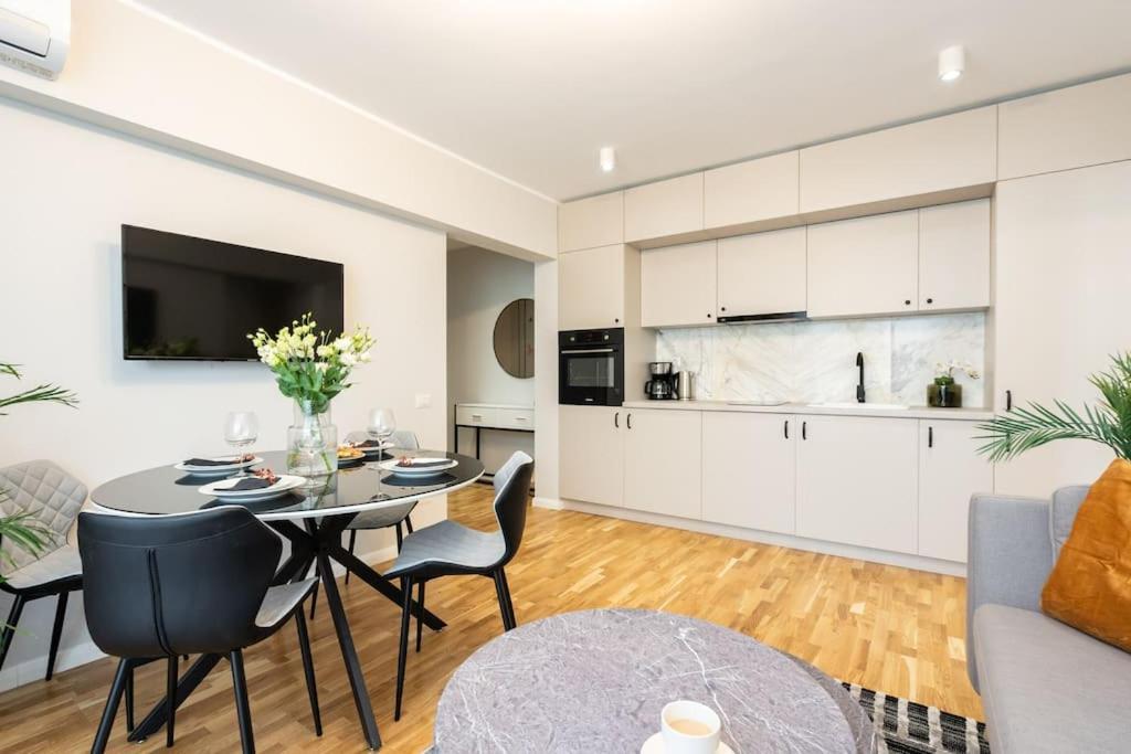 Sunny 2Br Flat - Top Location - Stunning Views Bucarest Esterno foto