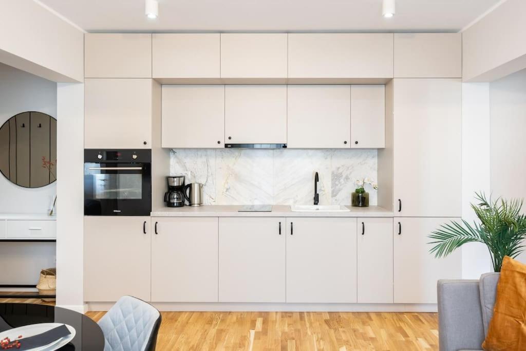 Sunny 2Br Flat - Top Location - Stunning Views Bucarest Esterno foto