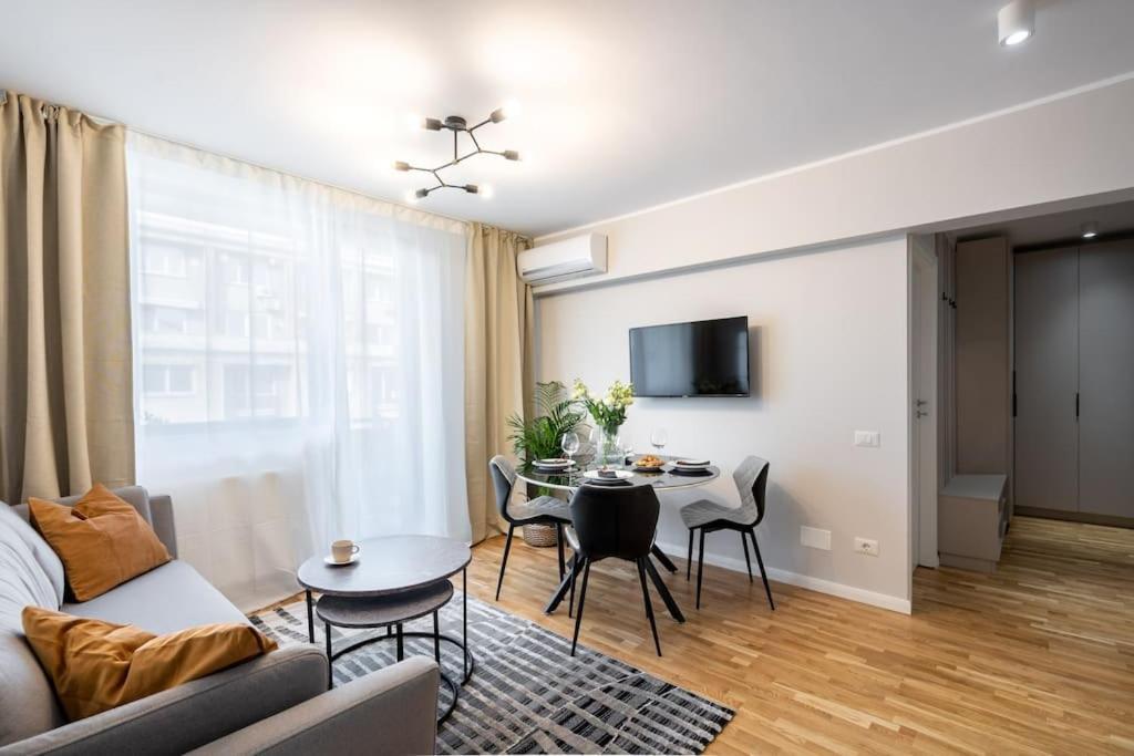 Sunny 2Br Flat - Top Location - Stunning Views Bucarest Esterno foto