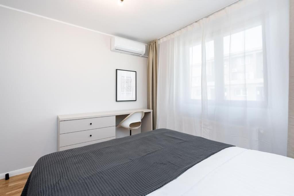 Sunny 2Br Flat - Top Location - Stunning Views Bucarest Esterno foto