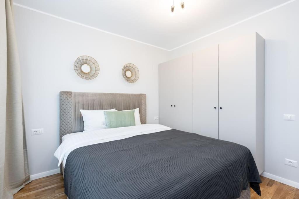 Sunny 2Br Flat - Top Location - Stunning Views Bucarest Esterno foto