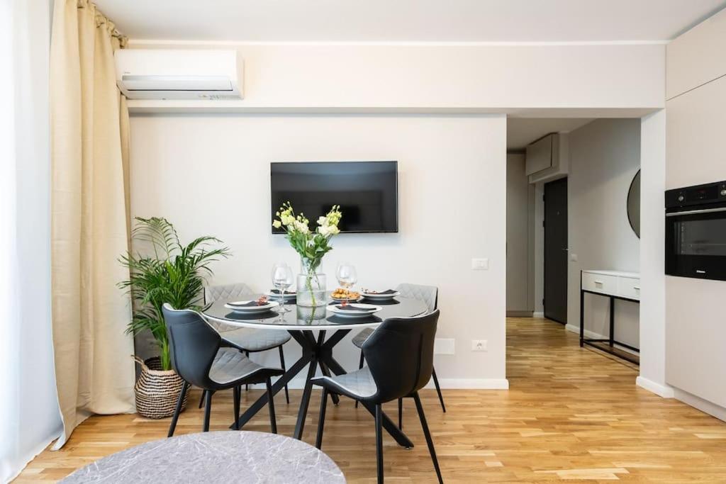Sunny 2Br Flat - Top Location - Stunning Views Bucarest Esterno foto