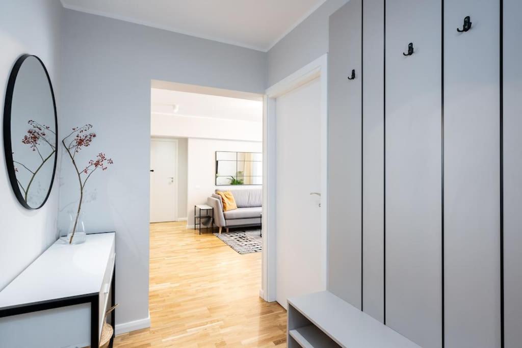 Sunny 2Br Flat - Top Location - Stunning Views Bucarest Esterno foto