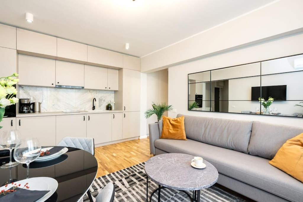 Sunny 2Br Flat - Top Location - Stunning Views Bucarest Esterno foto