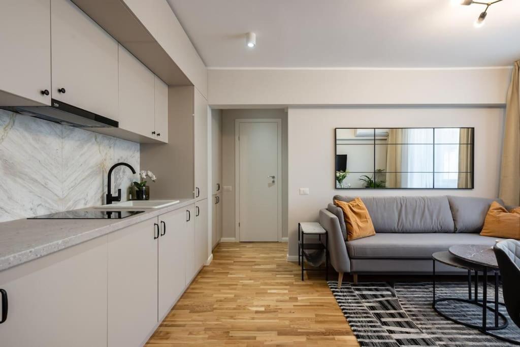 Sunny 2Br Flat - Top Location - Stunning Views Bucarest Esterno foto